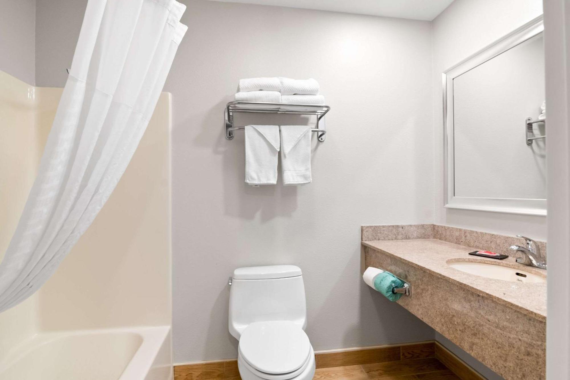 Econo Lodge Bethel - Danbury Екстериор снимка