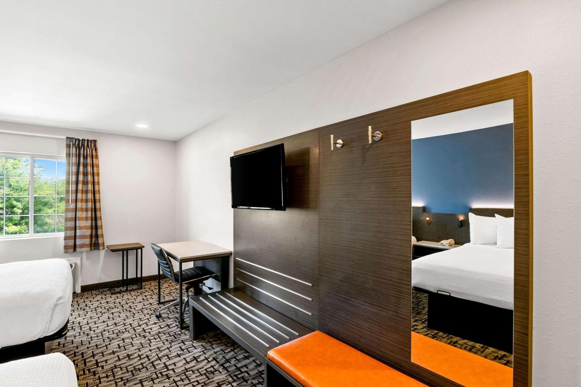 Econo Lodge Bethel - Danbury Екстериор снимка