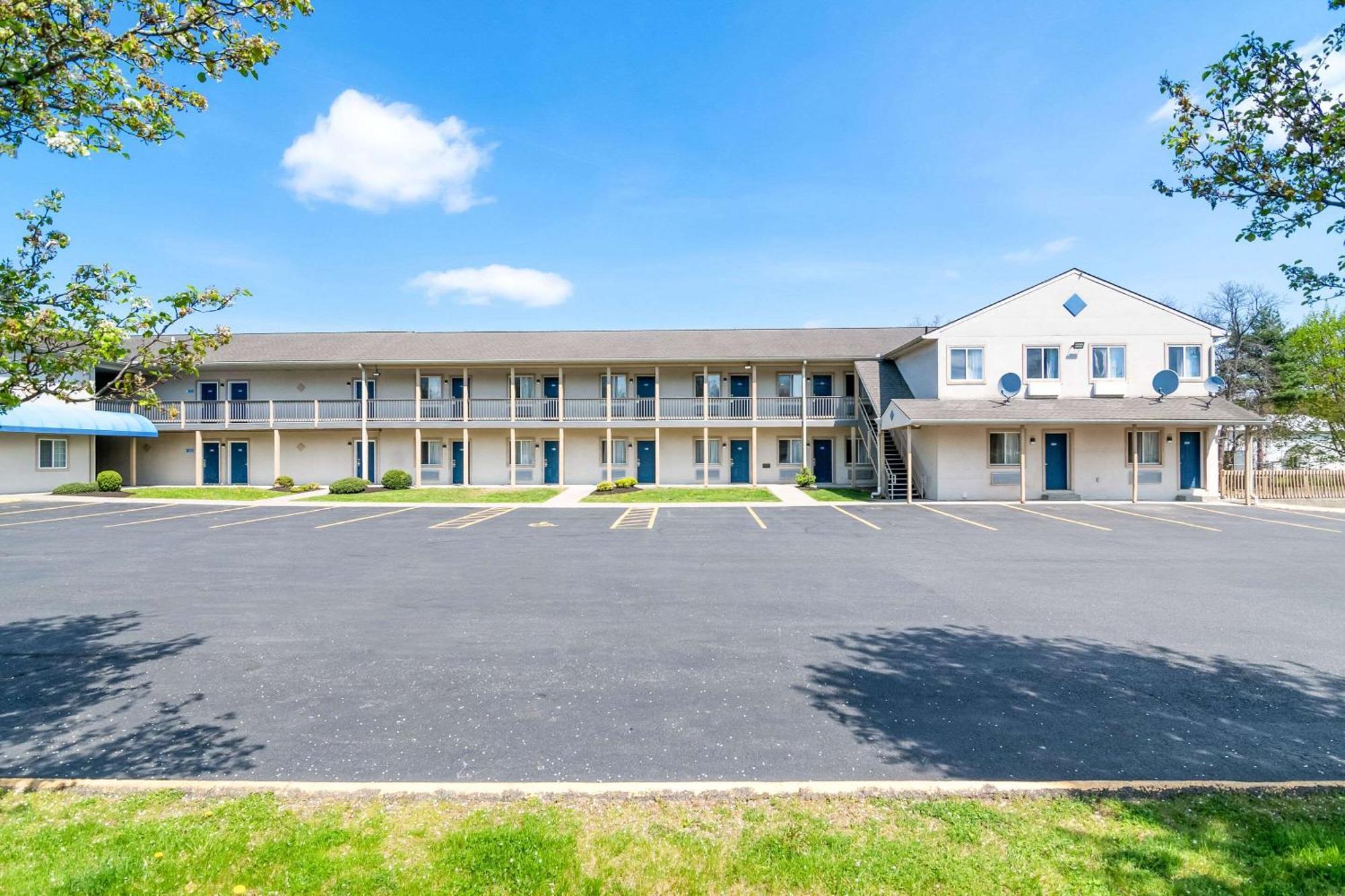 Econo Lodge Bethel - Danbury Екстериор снимка