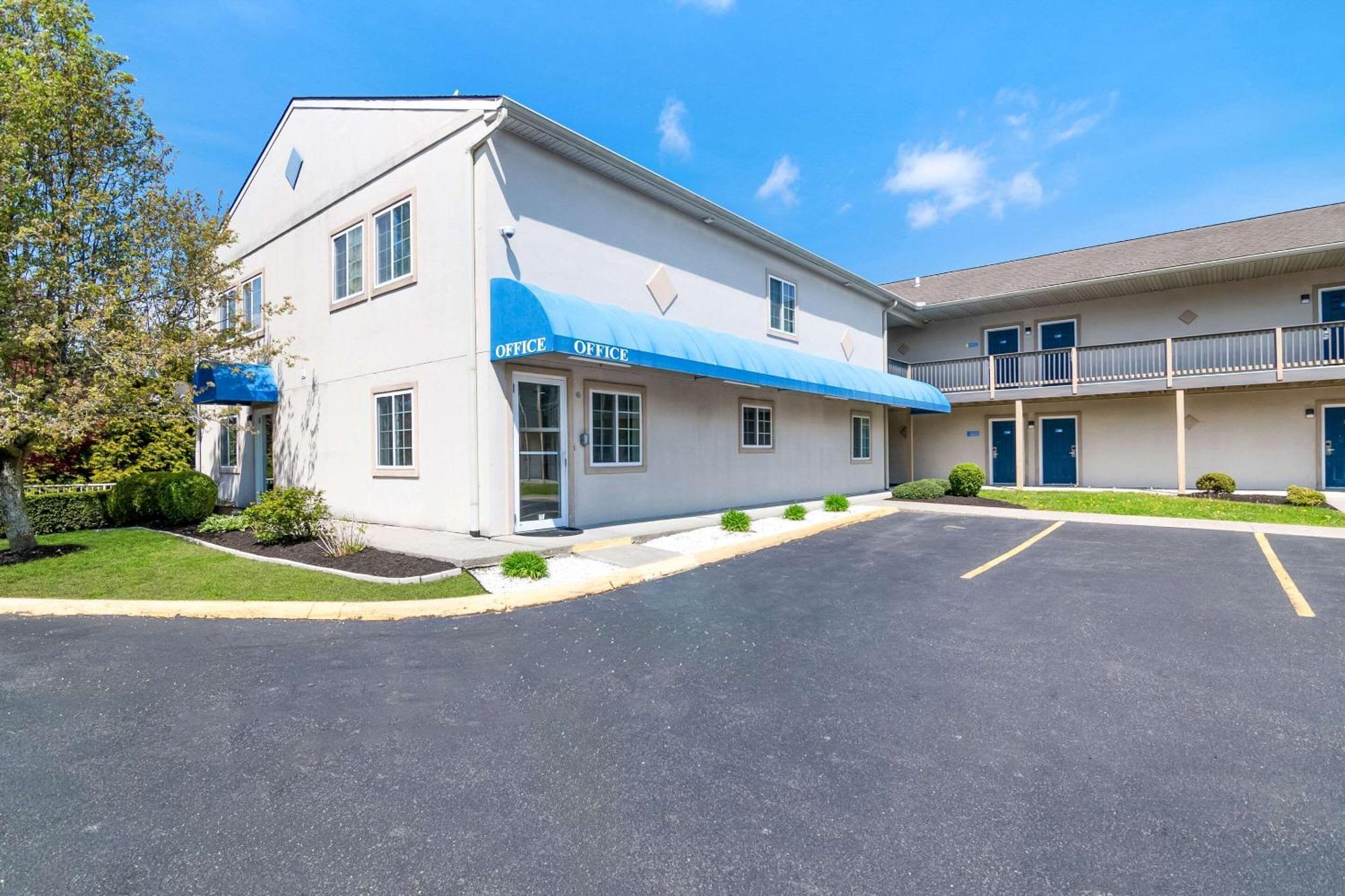 Econo Lodge Bethel - Danbury Екстериор снимка